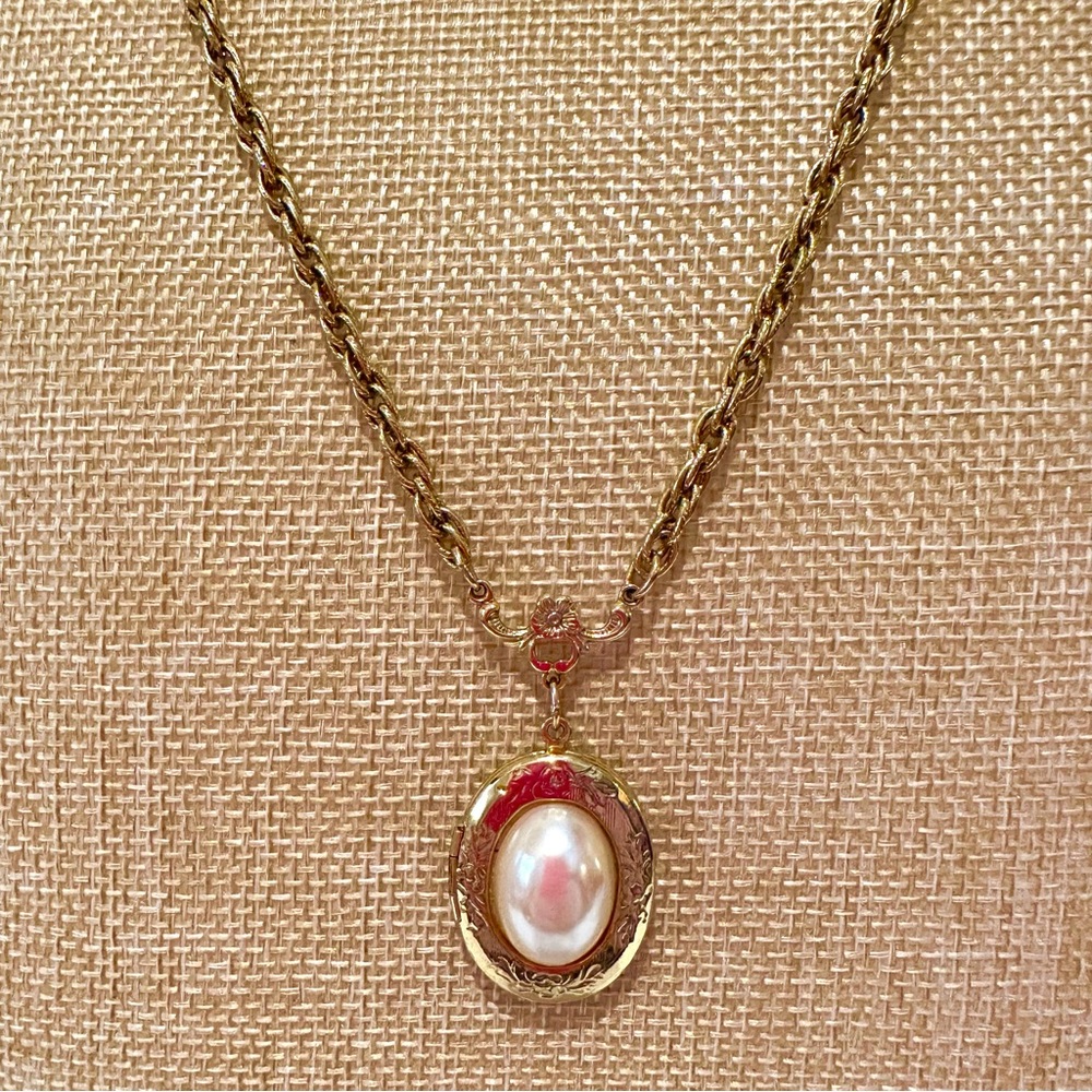 Vintage 1928 brand necklace gold tone w/ locket pendant - faux pearl oval